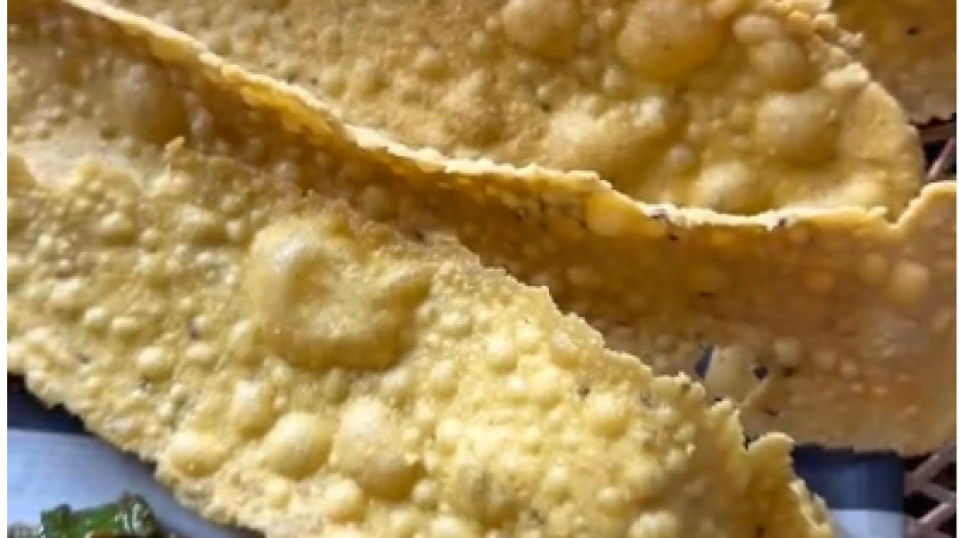 घर पर बनाएं परफेक्ट गुजराती फाफड़ा – इतना आसान कि हर कोई कहेगा “वाह!” 😍 | Viral Crispy Fafda Recipe